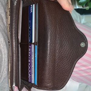 Gucci Bags - Authentic Gucci brown canvas wallet Gucci Bags - Authentic Gucci brown canvas wallet